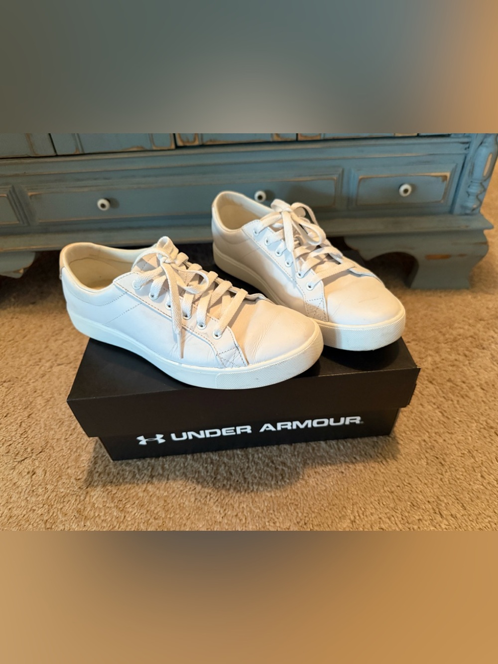 Under Armour White Women's Low-Top shoes tennis Sneakers 7.5 gum sole $90